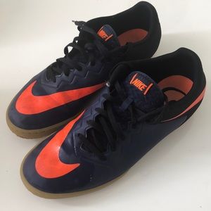 Soccer shoes